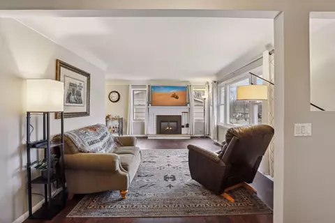 609 Park Valley Dr E, Hopkins, MN 55343