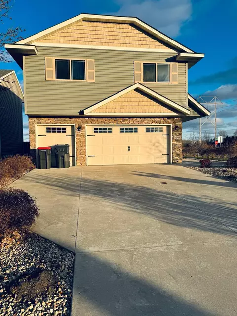 9298 Golden Pond Ln N, Monticello, MN 55362