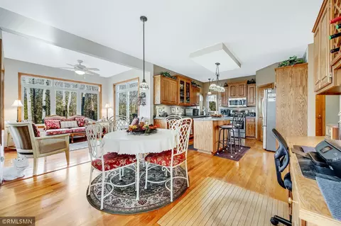 507 Chapel Ct, Eagan, MN 55121 photo 8
