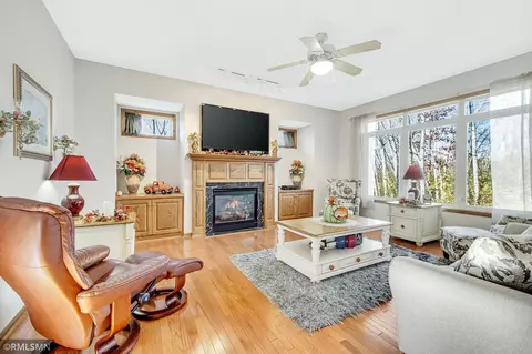 507 Chapel Ct, Eagan, MN 55121 photo 4