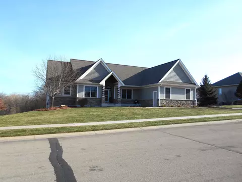 5236 Scenic Oak Dr SW, Rochester, MN 55902