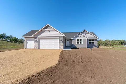 732 Magoo Rd, Hudson, WI 54016