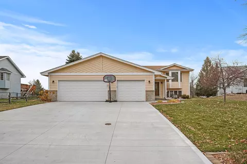 1424 Prairie Ln, Shakopee, MN 55379