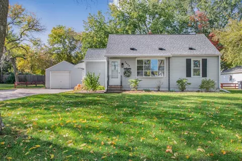 7932 Greenfield Ave, Mounds View, MN 55112
