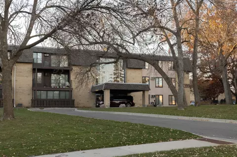 3399 Kent St #213, Shoreview, MN 55126
