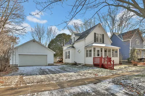 30425 Oak St, Lindstrom, MN 55045