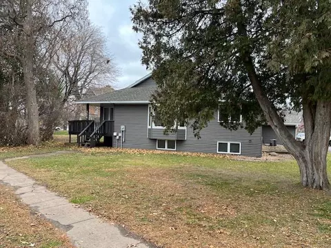456 N Shore Dr, Forest Lake, MN 55025