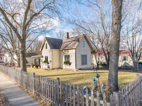 802 Mulberry St W, Stillwater, MN 55082
