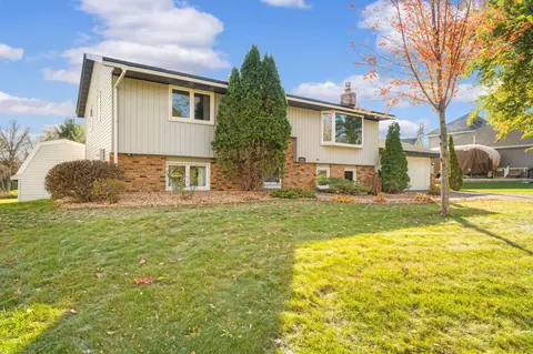8140 Yellowstone Ln N, Maple Grove, MN 55311