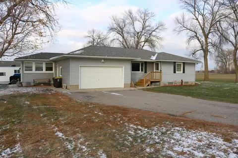 118 Weaver St, Welcome, MN 56181