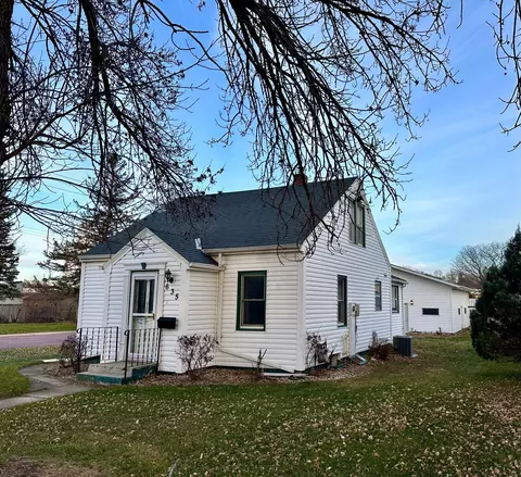 635 3rd Ave, Windom, MN 56101