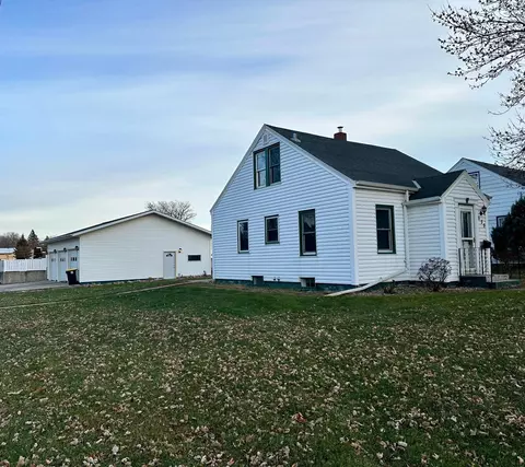 635 3rd Ave, Windom, MN 56101 photo 3
