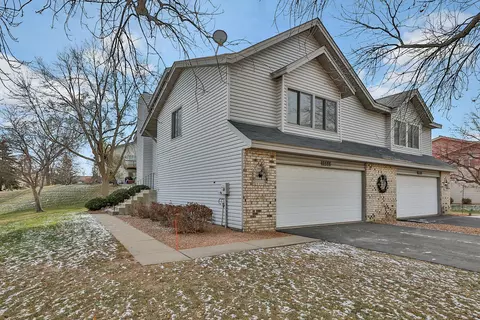 6586 Falstaff Rd, Woodbury, MN 55125