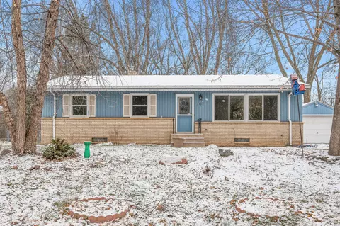 167 Wewers Rd, Roseville, MN 55113
