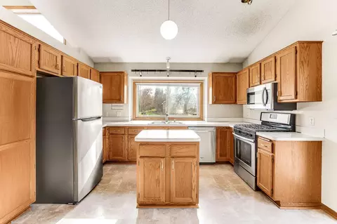 4357 Lexington Pointe Pkwy, Eagan, MN 55123 photo 2