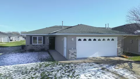 1830 Clubhouse Dr NE, Stewartville, MN 55976