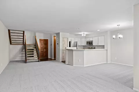 1392 Carling Dr #304, Saint Paul, MN 55108