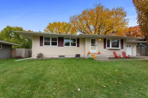 1016 Hackmann Cir NE, Fridley, MN 55432