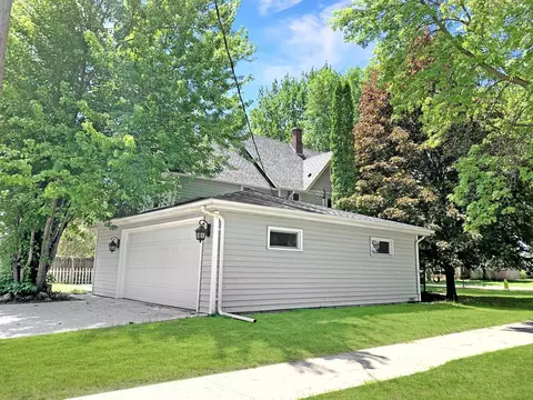 418 N 3rd St, Montevideo, MN 56265 photo 2