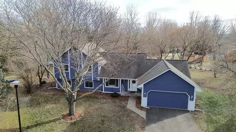 1811 Park Ridge Cir, Chaska, MN 55318