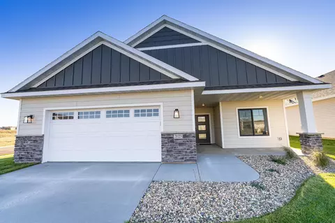 2023 Douglas Trail Dr SE, Pine Island, MN 55963