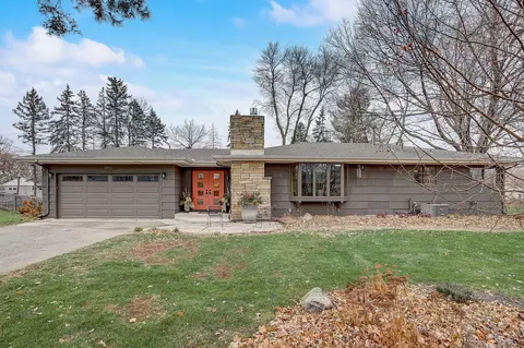 10911 Oak Knoll Ter N, Minnetonka, MN 55305