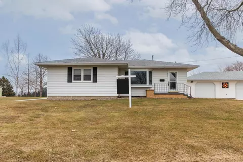 201 Cedar St, Fountain, MN 55935