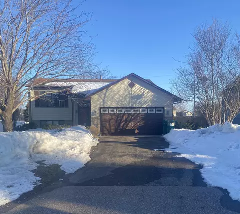 16231 Excelsior Dr, Rosemount, MN 55068