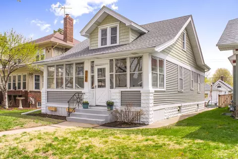 1158 Hawthorne Ave E, Saint Paul, MN 55106