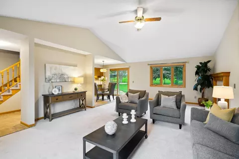 709 Hanover Ct, Eagan, MN 55123