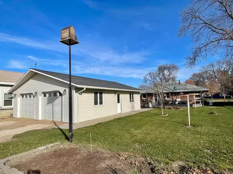 332 N Spring Ave, Springfield, MN 56087 photo 56