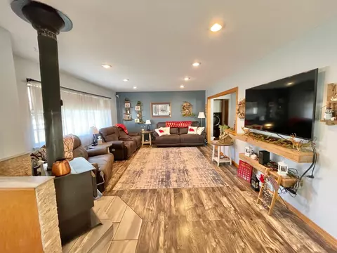 332 N Spring Ave, Springfield, MN 56087 photo 7