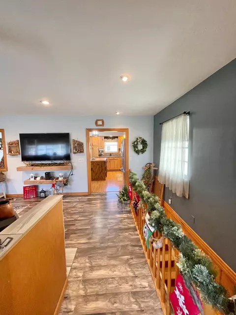 332 N Spring Ave, Springfield, MN 56087 photo 6