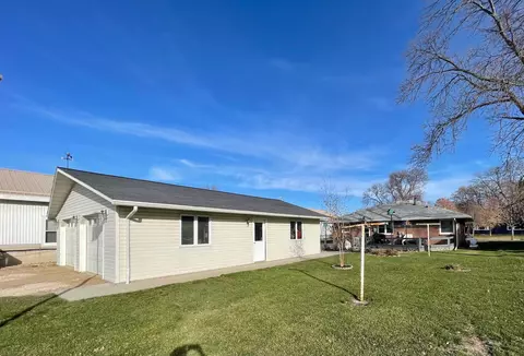 332 N Spring Ave, Springfield, MN 56087 photo 3