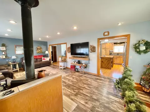 332 N Spring Ave, Springfield, MN 56087 photo 9