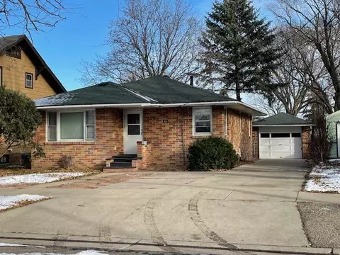 506 12th St NE, Austin, MN 55912