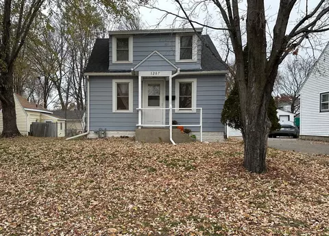1207 7th St SE, Rochester, MN 55904