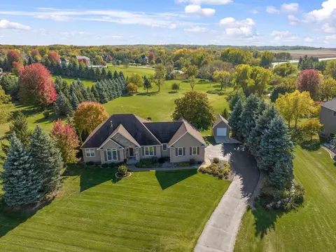 9091 Overland Dr, Prior Lake, MN 55372