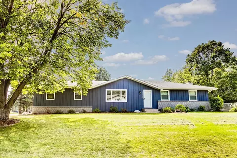 2366 Maple Ln E, Maplewood, MN 55109