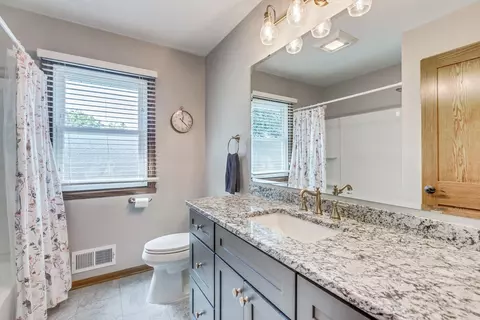 2366 Maple Ln E, Maplewood, MN 55109 photo 15