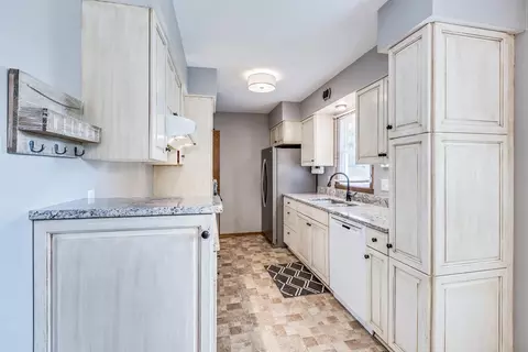 2366 Maple Ln E, Maplewood, MN 55109 photo 6