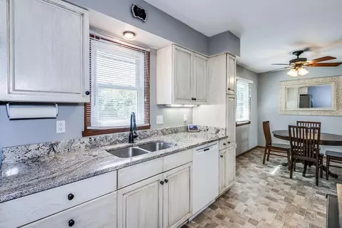 2366 Maple Ln E, Maplewood, MN 55109 photo 7