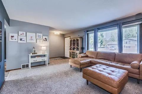 2366 Maple Ln E, Maplewood, MN 55109 photo 3