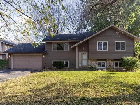 3265 York Dr, Woodbury, MN 55125