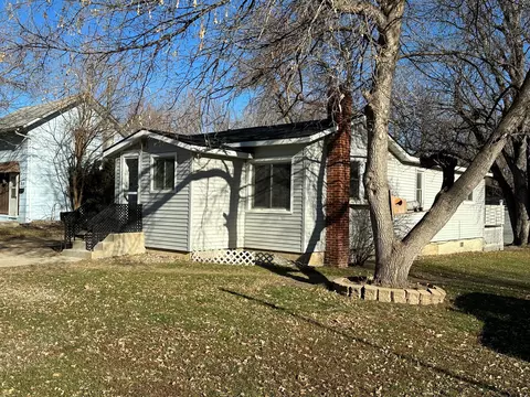 317 Lawrence St, Marshall, MN 56258