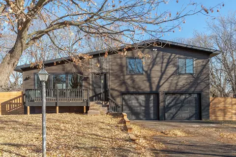 112 Hillcrest Rd, Monticello, MN 55362