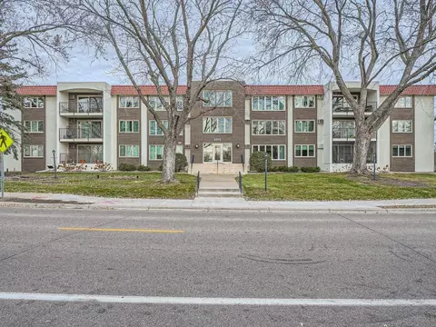 4401 Parklawn Ave #204W, Edina, MN 55435