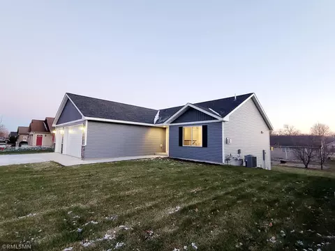 375 Horizon Dr, Le Center, MN 56057