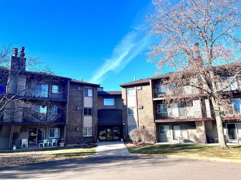 3425 Golfview Dr #214, Eagan, MN 55123