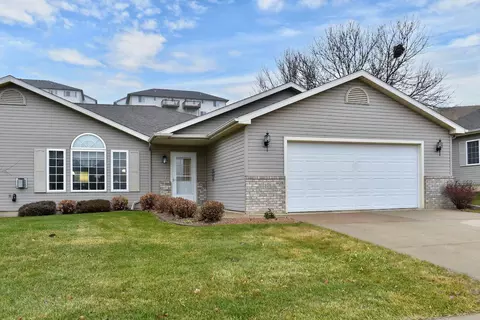 4493 Meadow Lakes Dr NW, Rochester, MN 55901